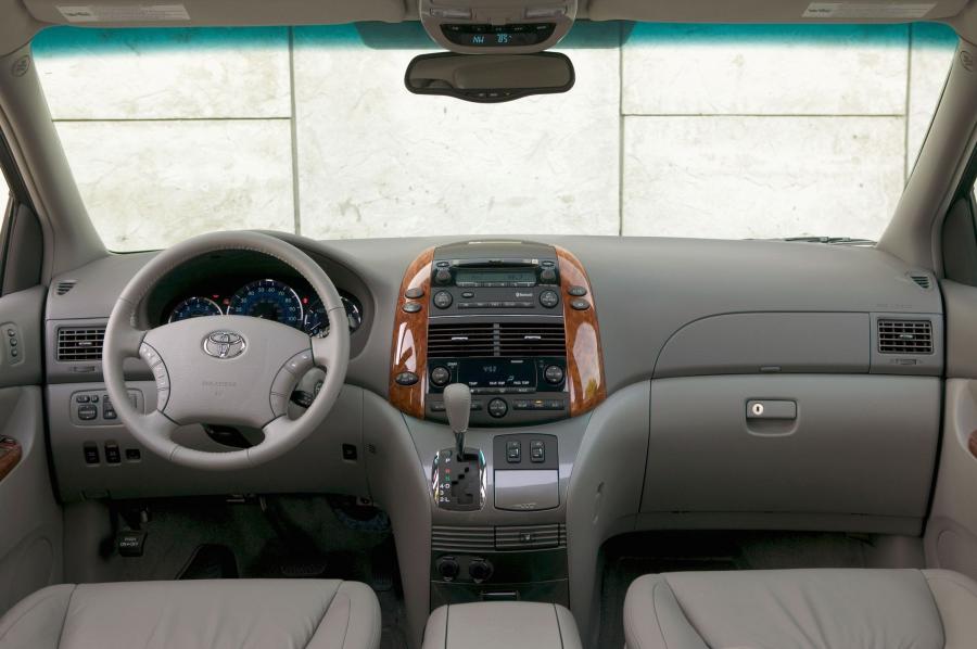  Toyota Sienna 2006 года  (фото 20 из 36)